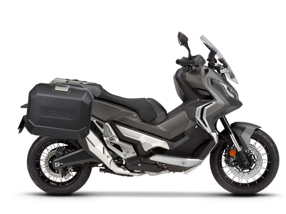 Kompletní sada bočních černých hliníkových kufrů SHAD TERRA BLACK 36L/36L, včetně montážní sady SHAD HONDA X-ADV 750 | Výhodná koupě