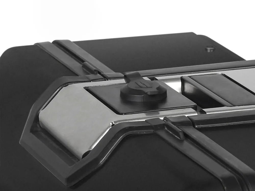 Kompletní sada černých hliníkových kufrů SHAD TERRA BLACK, 48L topcase 36L/36L boční kufry, včetně montážní sady a plotny SHAD HONDA X-ADV 750 - Novinka v nabídce