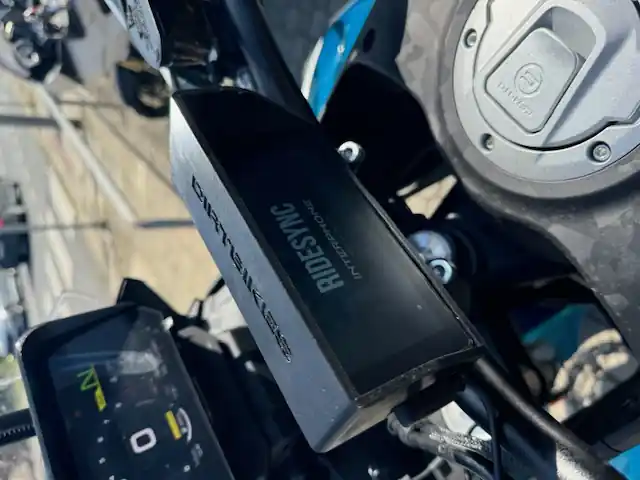 stínítko displeje Interphone RIDESYNC - Omezené množství